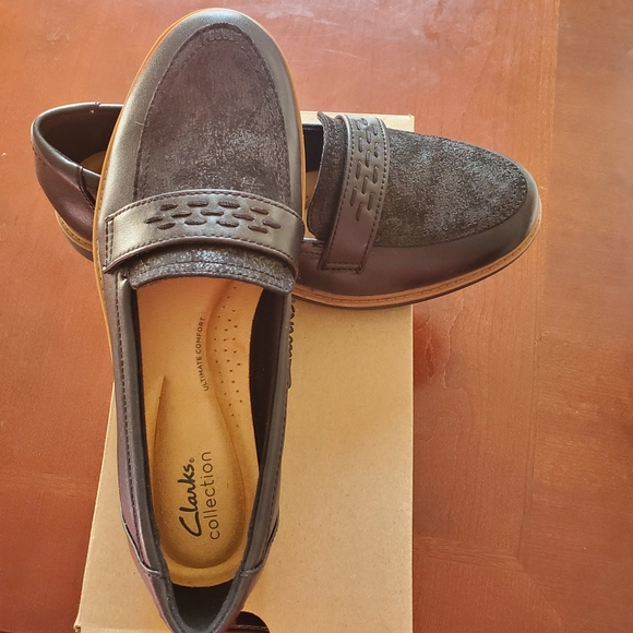 Women's Clarks Raisie Jump Black Leather Loafers - New - Picture 3 of 9